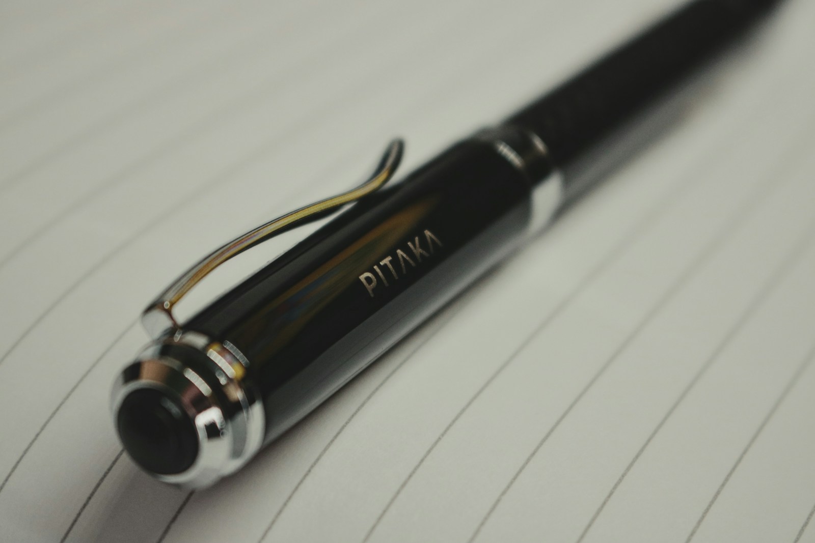 Stylos plume vs stylos à bille : quel choix pour bien écrire à la rentrée 2025 ? ✒️🖊️