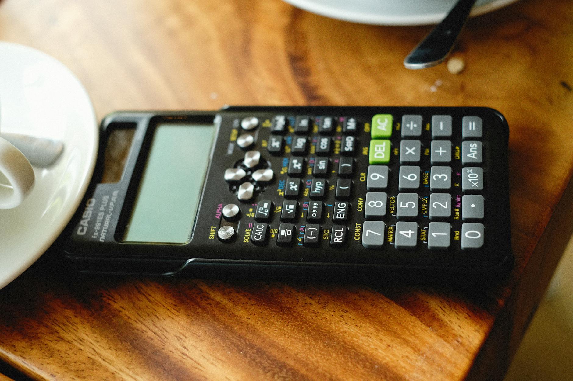 Calculatrice Casio VS TI : quelle calculatrice choisir pour une rentrée scolaire réussie en 2025 ? 🧮📚